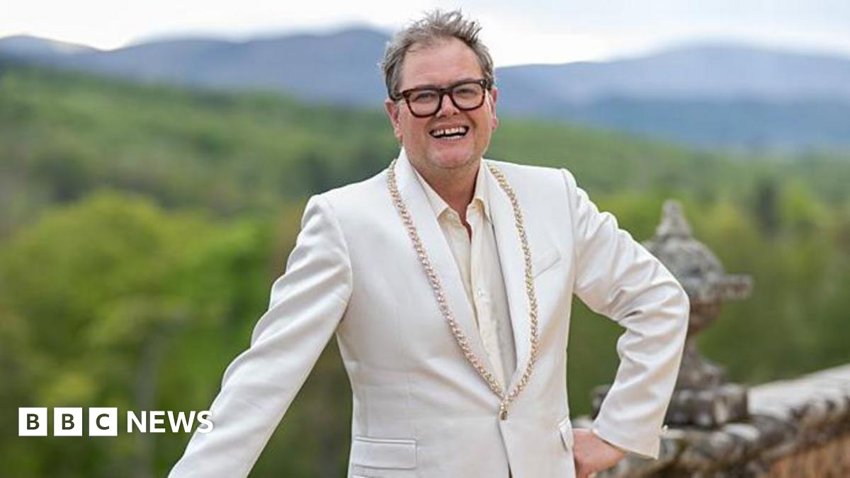 What Is The Working Title Of Alan Carr's New Castle Renovation Show? - Article 1